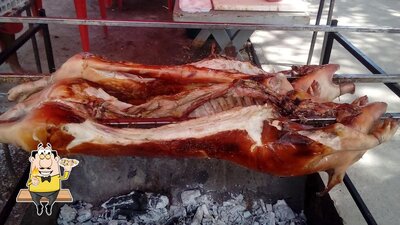 Os visitantes do Aquilás praça podem experimentar diferentes itens de frutos do mar