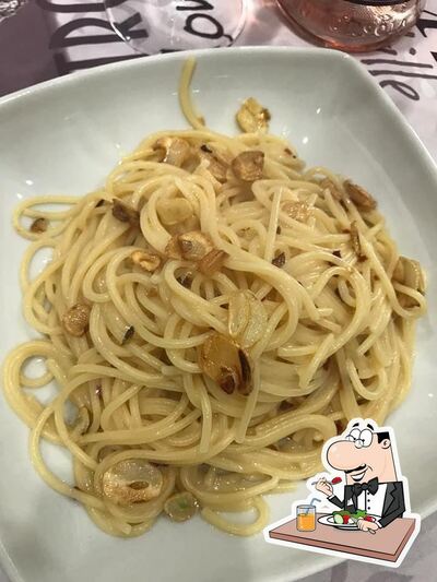 Cibo al Ristorante E Pizzeria Mezza Luna “tore A Mare”
