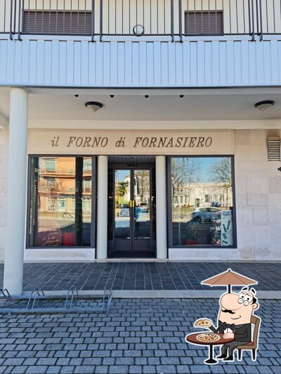 Curiosa tra l'area esterna di Fornasiero Remo Panificio
