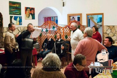 Installez-vous à l'une des tables de Pizzeria Lo Spuntino da Elio