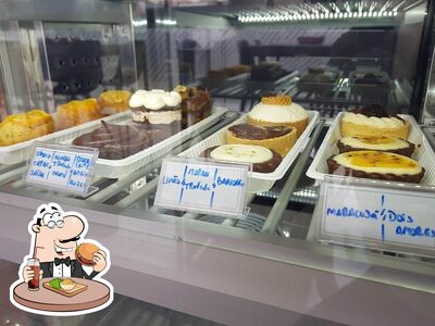 Delicie-se com um hambúrguer no Lotus Café - Food & Games