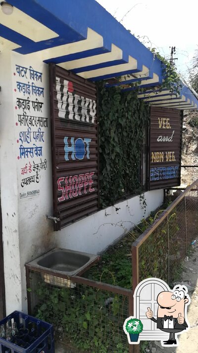 Take a look at the outside area of Vicky Chicken Corner