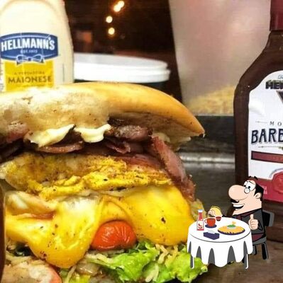 Delicie-se com um hambúrguer no CHAPA lanches