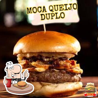 Deguste um dos hambúrgueres servidos no Moca Burguer