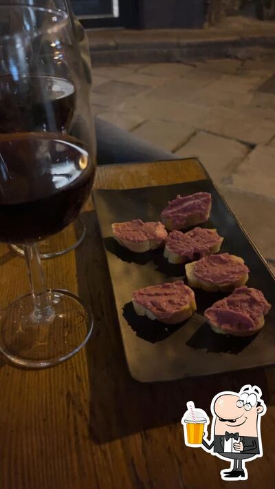 Goditi qualcosa da bere al pub & bar Bar Pickwick