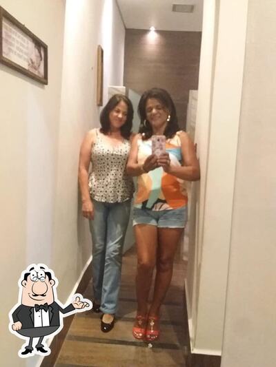 Sente em uma das mesas no Pizzaria E Restaurante Michelangelo