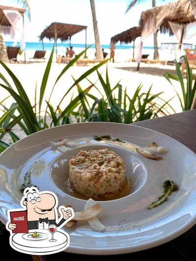 Platos en Makan Praia Bar