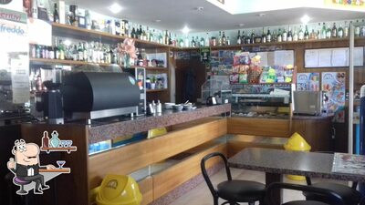 Dai un'occhiata agli interni di Bar Centrale Di Canuti Marco