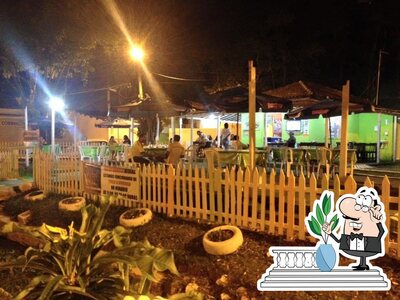 Veja imagens do exterior do Restaurante e pizzaria Tio Naná