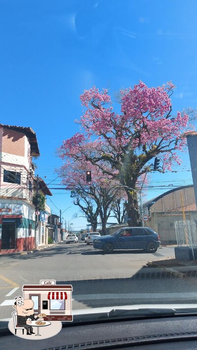 Desfrute da vista da área externa do Bar Tuzzi