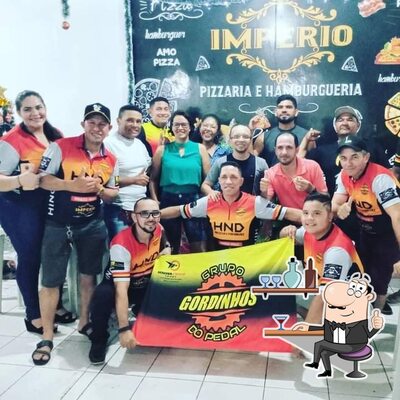 O interior do Pizzaria Império