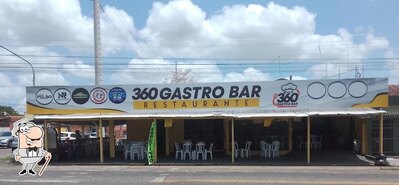Você pode espairecer no na área externa do Presença Lanche