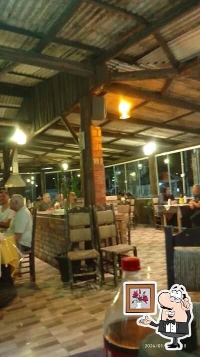 O interior do Paraíso do Lanche e Pizza