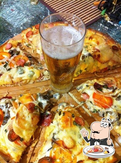 No Pizzaria e esfiharia, você pode conseguir pizza