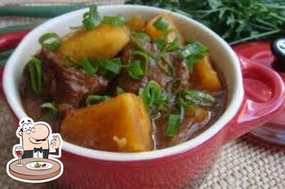 Comida em Vaca Atolada