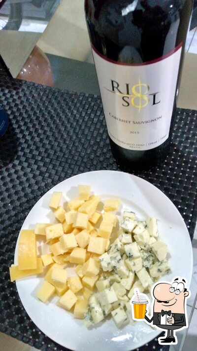Bar e Restaurante Prato Cheio serve uma seleção de drinques