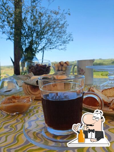 Desfrute de um drinque no Benditto Café Rural
