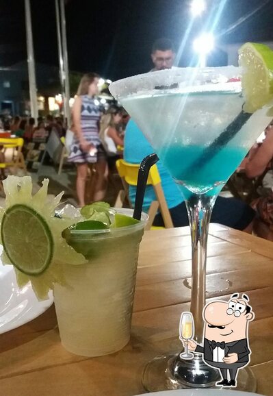 Escolha destilados e outros drinques alcoólicas