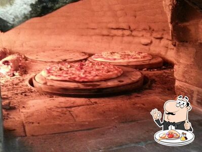 No Pizzaria Sabor Local, você pode desfrutar de pizza