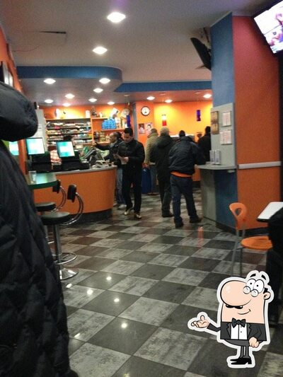 Dai un'occhiata agli interni di Bar Stasiù