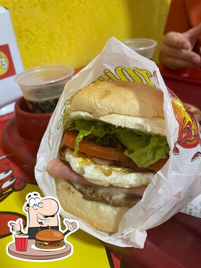 Peça um dos hambúrgueres servidos no Miquéias Fast Food - Ceilândia