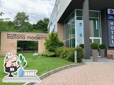 Puoi goderti l'aria fresca da seduto all'esterno di Trattoria Moderna
