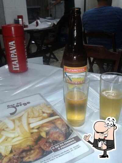 Desfrute de um drinque no Bar do Jorge