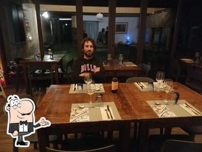 Installez-vous à l'une des tables de Ristorante Pizzeria BagnAcciuga Fano Pesaro
