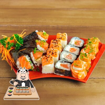 Rolos de sushi são servidos no SUSHI EM KSA SAMAMBAIA