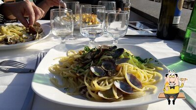 Ordina la cucina di mare al ristorante Stabilimento l'Ancora
