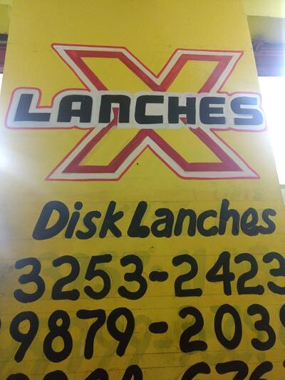 O logotipo do X LANCHES - HAMBURGUERIA