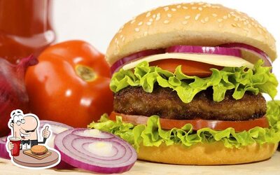 Peça um dos hambúrgueres oferecidos no Cow Burger