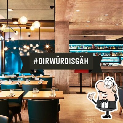 Dai un'occhiata agli interni di Nomad Eatery & Bar