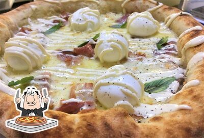 Scegli una pizza al ristorante La Cantinaccia
