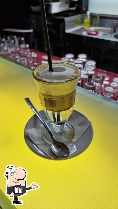 Siediti a un tavolo di Irish Caffè