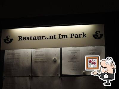 Gli interni di Bistro im Park