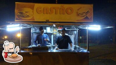 Delicie-se com um hambúrguer no Cadelão lache