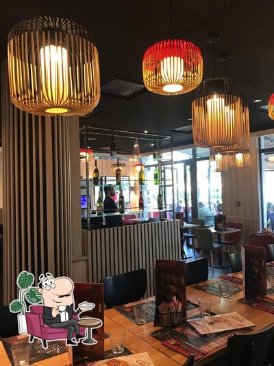 Installez-vous à l'une des tables de Courtepaille