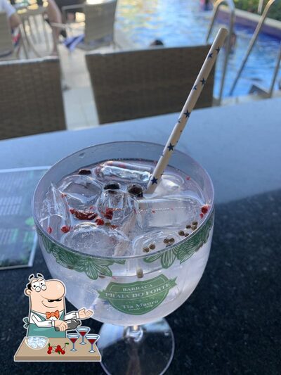 Experimente uma drinque alcoólico do menu