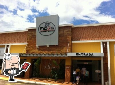 Você pode espairecer no exterior Ficus Restaurante e Lanchonete