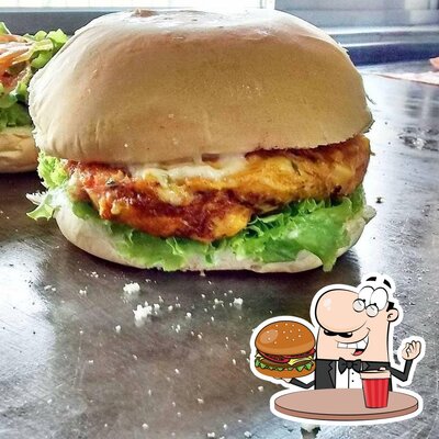 Delicie-se com um hambúrguer no Lanches da Valesca