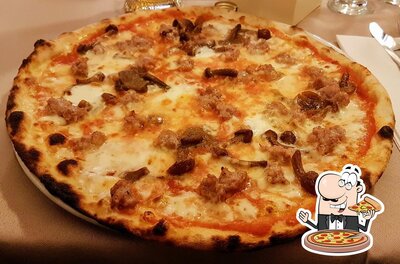 Prenditi una pizza al ristorante Pizzeria Spaghetteria FULL BLOWN