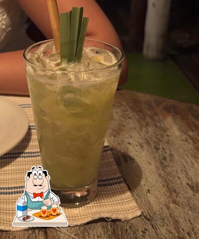 Capim Santo Trancoso - Pousada e Restaurante serve uma seleção de bebidas