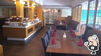 The interior of Hot Platter