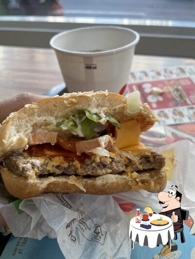 Experimente um dos hambúrgueres disponíveis no Burger King