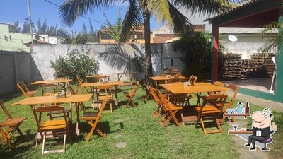 Sente em uma das mesas no Temperando bistrô