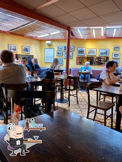 Veja imagens do interior do Café Severino