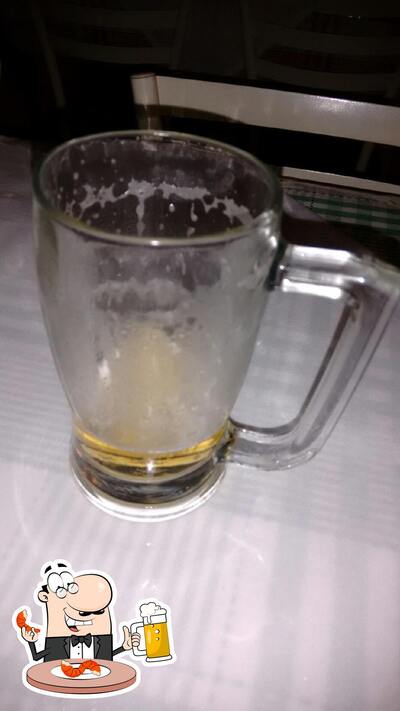 Desfute uma tulipa de cerveja leve ou escura