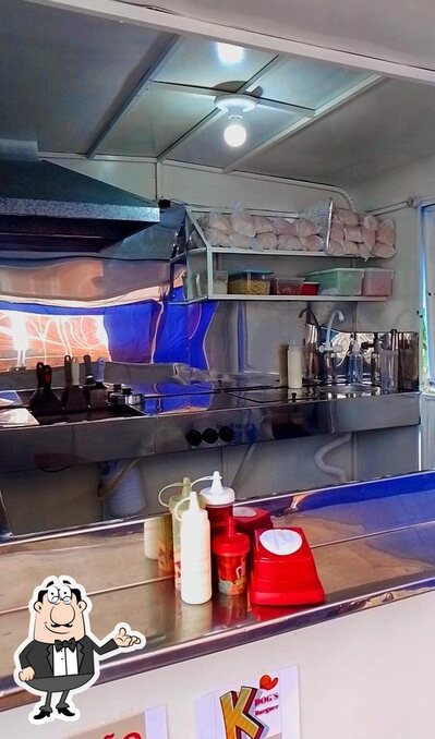 Veja imagens do interior do kDog'sburguer