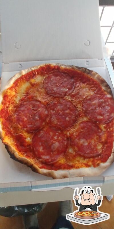 A Pizzeria Che Tavola Calda, puoi goderti una bella pizza